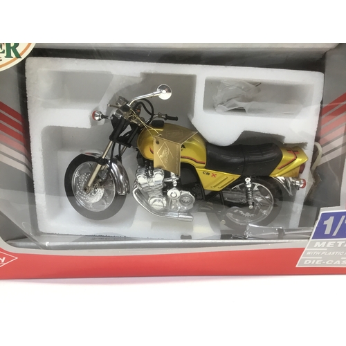 749 - Two die cast model motorbikes including Guiloy Honda super sport CBF and Suzuki GSX R1000