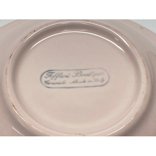 757 - Tiffanys boutique ceramic wash basin.