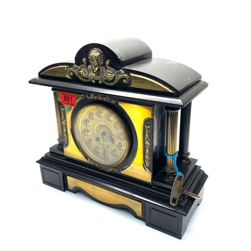 801 - Stunning marble pillar mantle clock with brass fixings and presentation plaque for 1907. (overwound)... 