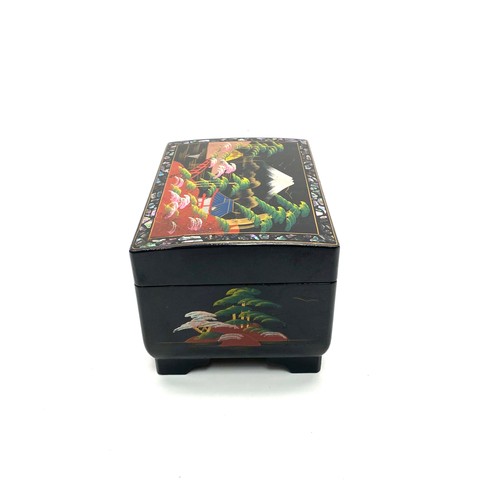 728E - Stunning Japanese hand painted black lacquer 