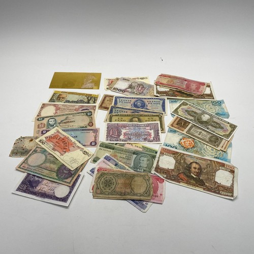 30 retired and current bank notes.