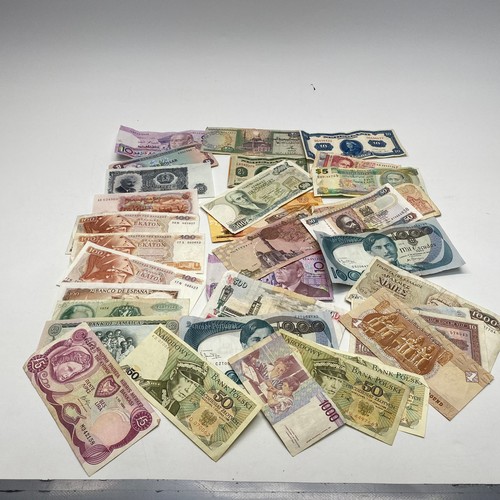 30 retired and current bank notes.