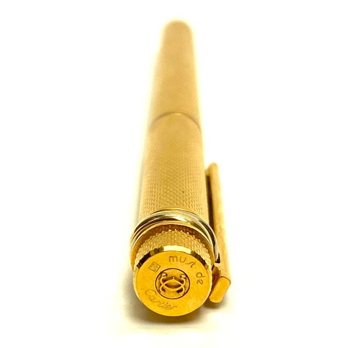 852 - Ler must de Cartier Gold Plated Fountain pen in original box, with 18k nib. Serial number 352284.