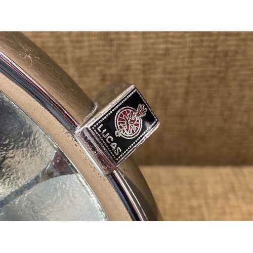 1116 - A pair of Lucas P100L headlights fits Rolls Royce Silver Wraith, Bentleys and Aston Martins One glas... 