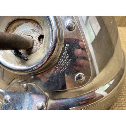 1116 - A pair of Lucas P100L headlights fits Rolls Royce Silver Wraith, Bentleys and Aston Martins One glas... 