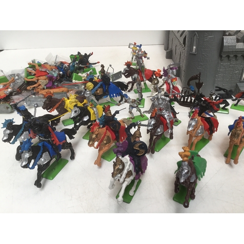 1165 - Britains 1970’s toy figures including knights, horses and a plastic fort
