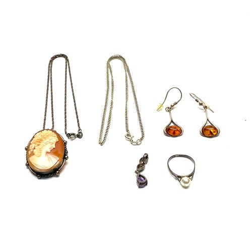 832D - Silver items including a cameo/brooch.