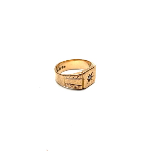927 - 9ct rose gold signet ring with a diamond. Size Q and 7.4g.
