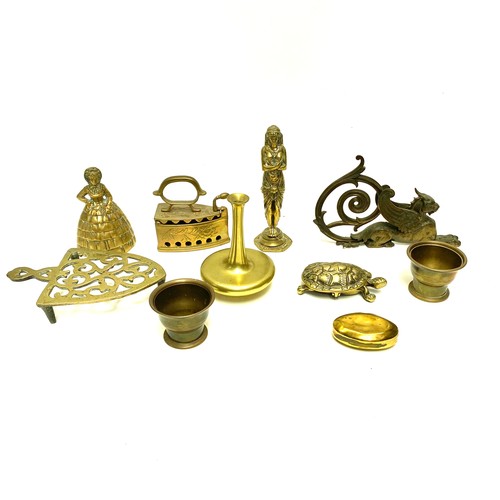 826A - A selection of heavy brass items including Egyptian figure, tortoise, snuff box and a brass/bronze w... 