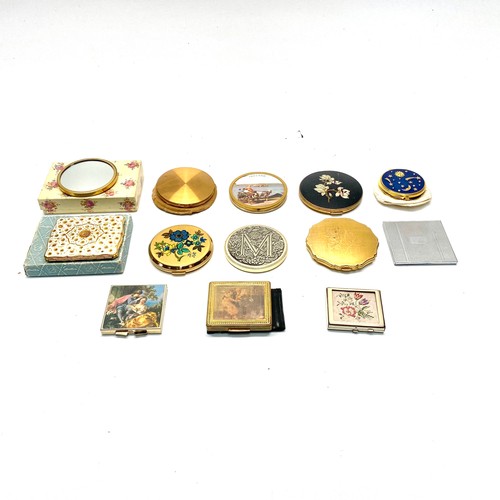 834 - Collection of Stratton compact, compacts and mirrors.