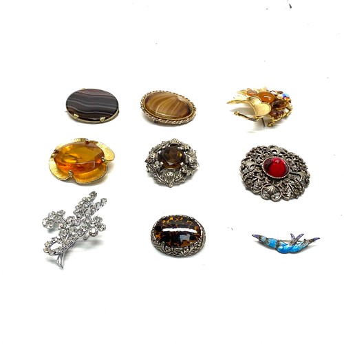 834B - 9 quality vintage brooches