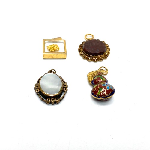 956 - 4 x pendants including cloisonné, cabochon in decorative gilt frame, a floating gold nugget pendant ... 