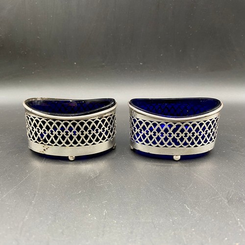 977 - Two sterling silver salts/trinket pots with cobalt blue glass liners. Hallmarks for Birmingham 1902 ... 