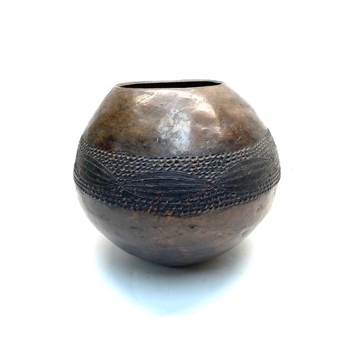 860 - Early 20th century African Zulu beer pot 21cm