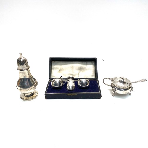 889 - Silver plate items including a boxed condiment set with cobalt blue liner, mustard pot with cobalt b... 