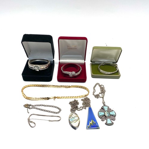 916 - Gold on silver fine necklace, hand made necklaces, sterling silver gate bracelet and three quality b... 