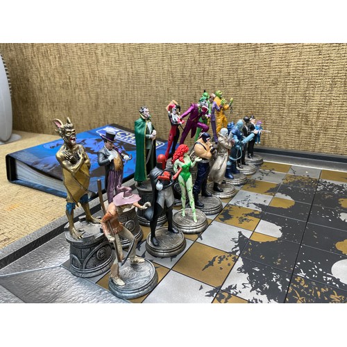 1361 - 32 Piece Chess Set - Batman Vs Joker DC comics By Eaglemoss Collectibles & Comics.