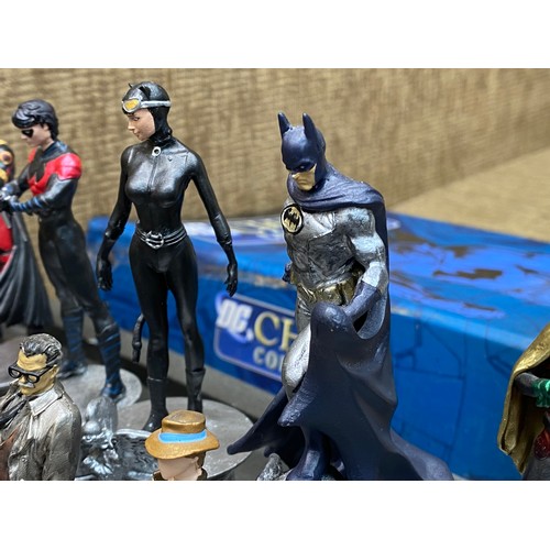 1361 - 32 Piece Chess Set - Batman Vs Joker DC comics By Eaglemoss Collectibles & Comics.