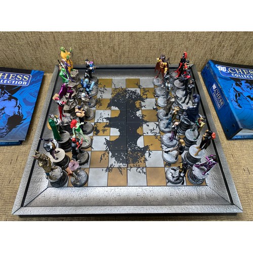 1361 - 32 Piece Chess Set - Batman Vs Joker DC comics By Eaglemoss Collectibles & Comics.