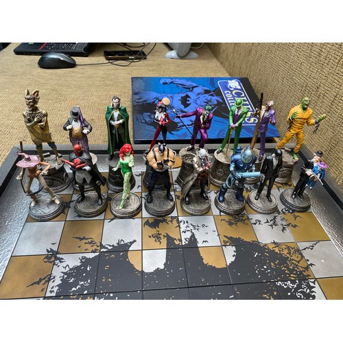 1361 - 32 Piece Chess Set - Batman Vs Joker DC comics By Eaglemoss Collectibles & Comics.