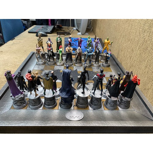 1361 - 32 Piece Chess Set - Batman Vs Joker DC comics By Eaglemoss Collectibles & Comics.
