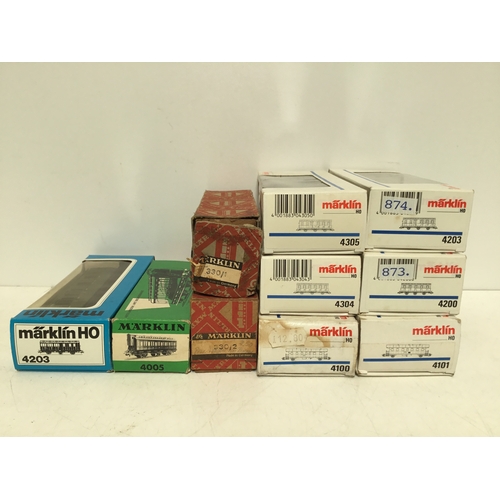 1169 - A collection of Marklin carriages