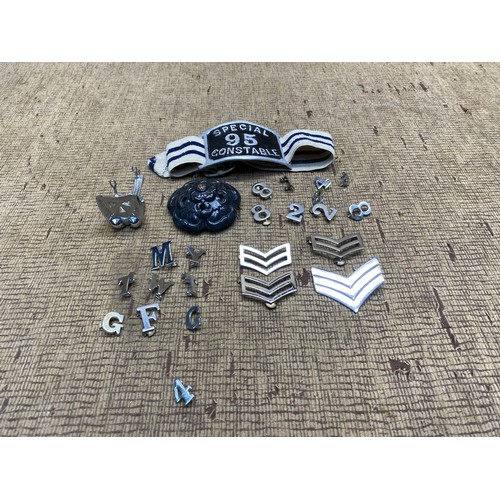 1208 - collectiable police items including special constable 95 arm band, shoulder titles.