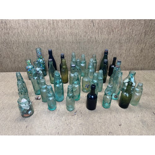 1344 - Large selection of vintage glass 