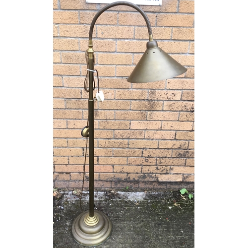 940 - Brass standard lamp with a flexible head