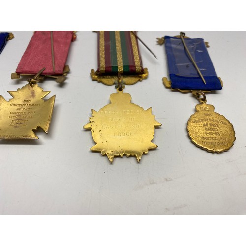 964 - Collectible items including Masonic medals, bird pin cushion and a brass 50 year calendar