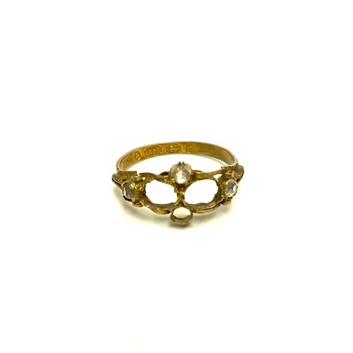 1239 - 9ct gold ring 1.1g missing stones.
