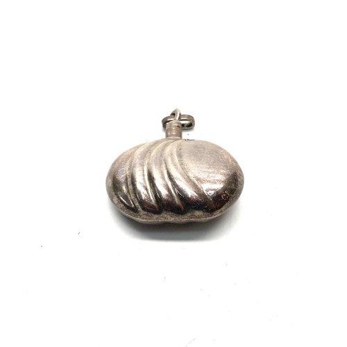 1017 - Heavy Sterling silver pendant/locket 2.3 grams.