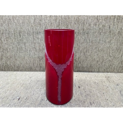 847 - Gorgeous art glass red vase with frosted glass inlay 34cm.