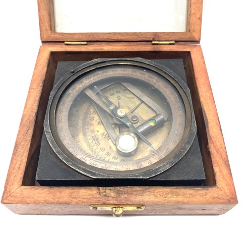 844 - Lovely Kelvin & Hughes London 1917 Brunton Compass in Wooden case.