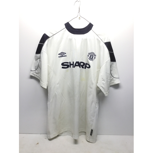 267 - Manchester United third football shirt from the 1999-2000 season with Giggs and number 11 on the bac... 