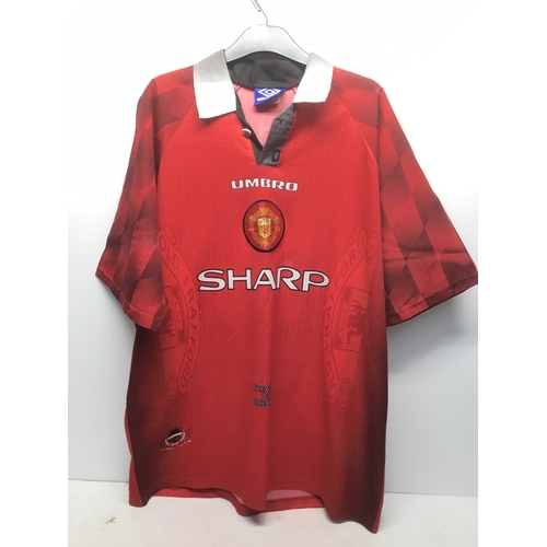 268 - Manchester United home shirt from 1996-98 with Sheringham on the back and number 10 size XL