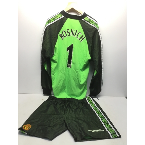 269 - Manchester United goalkeeper shirt and shorts from 1998-1999 season with Bosnich to the back and num... 