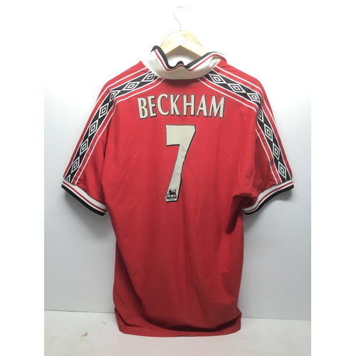 270 - Manchester United home shirt from 1998-2000 with the iconic number 7 to the rear and Beckham size XL