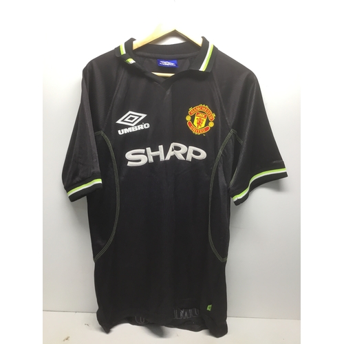 273 - Manchester United third shirt from 1998-1999 season with Cole to the rear and number 9 size L