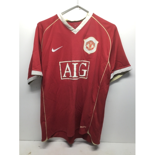 275 - Manchester United home shirt from 2006-2007 season with Saha to the rear and number 9 size L