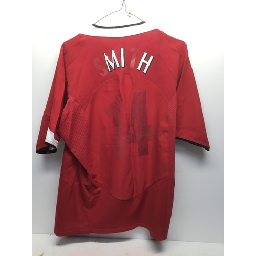 281 - Manchester United home shirt from 2004-2006 with Smith to the rear and number 14 (faded) size L
