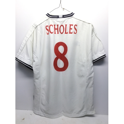 302 - England football home shirt 1999-2001 with Scholes to the rear and number 8 size L