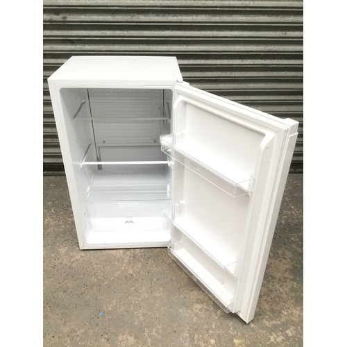 24 - Logik under counter fridge