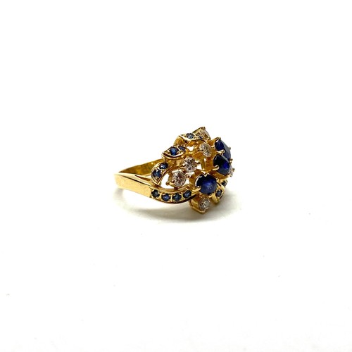 1135 - Stunning 18ct gold diamond and sapphire cluster cocktail ring Size M 7.4g.