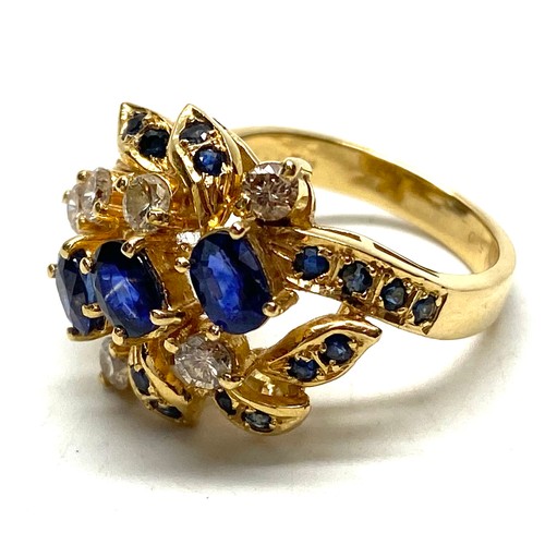 1135 - Stunning 18ct gold diamond and sapphire cluster cocktail ring Size M 7.4g.