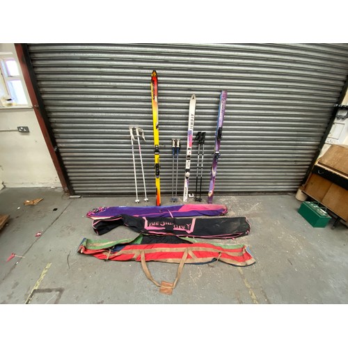 4 - 3 sets of skis with bags, including Kastle.