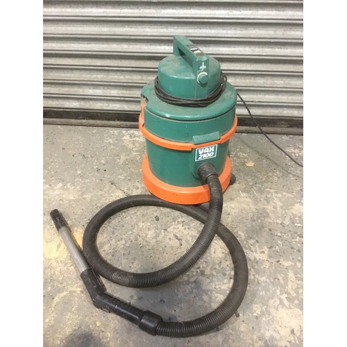 170 - Vax 2100 vacuum cleaner