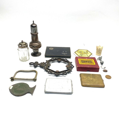 622 - Mixed items, including cigarette tins, Sorry card game and a sugar shaker.