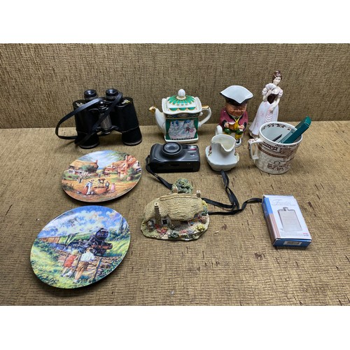 644 - Mixed items, including binoculars, ceramics.