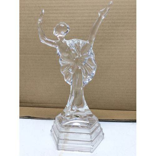 802 - Four Royal Crystal Rock figurines and a Crystal D Arque dolphin